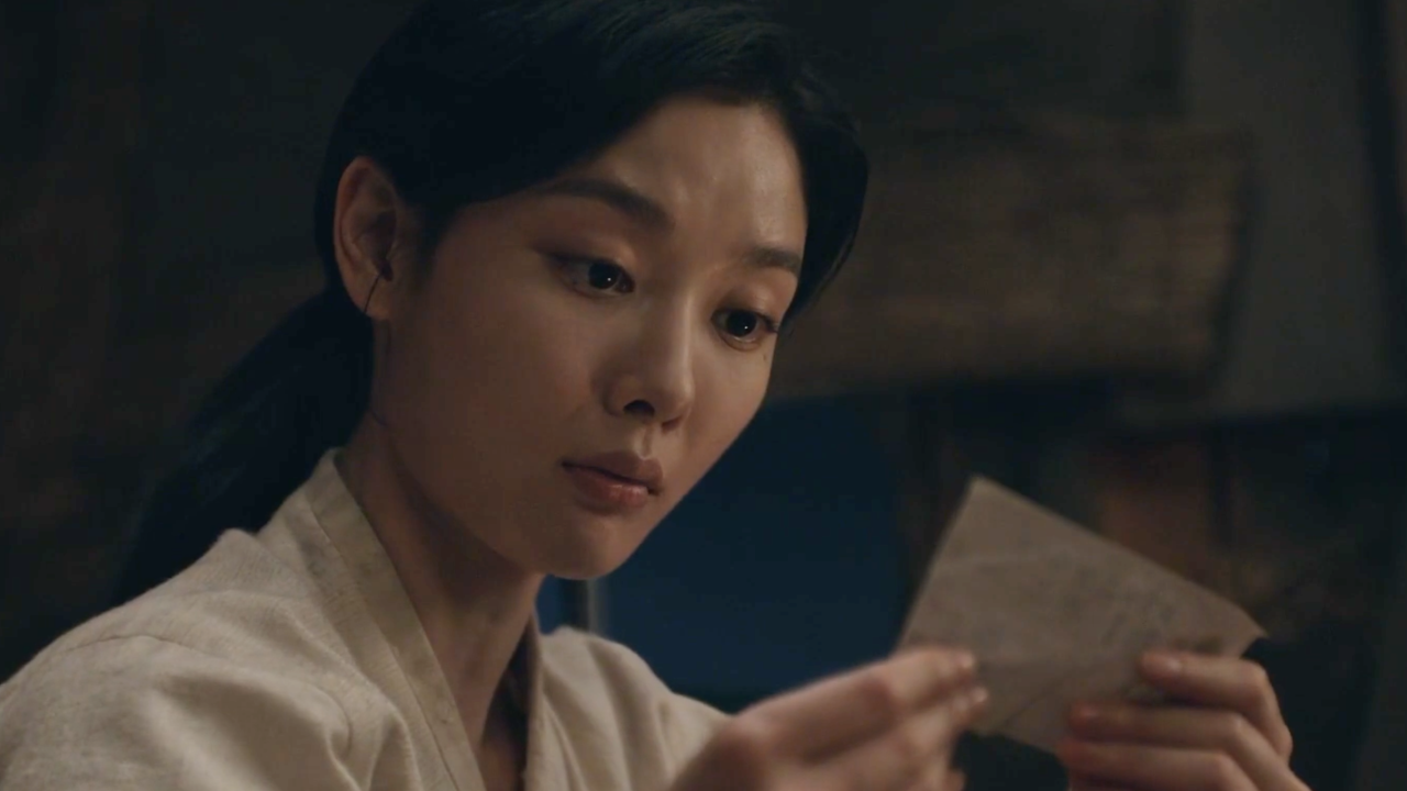 Kim You-jung Goes Through Park Jin-young's Stolen Wallet in 100 Days of Deception Premiere Sneak Peek