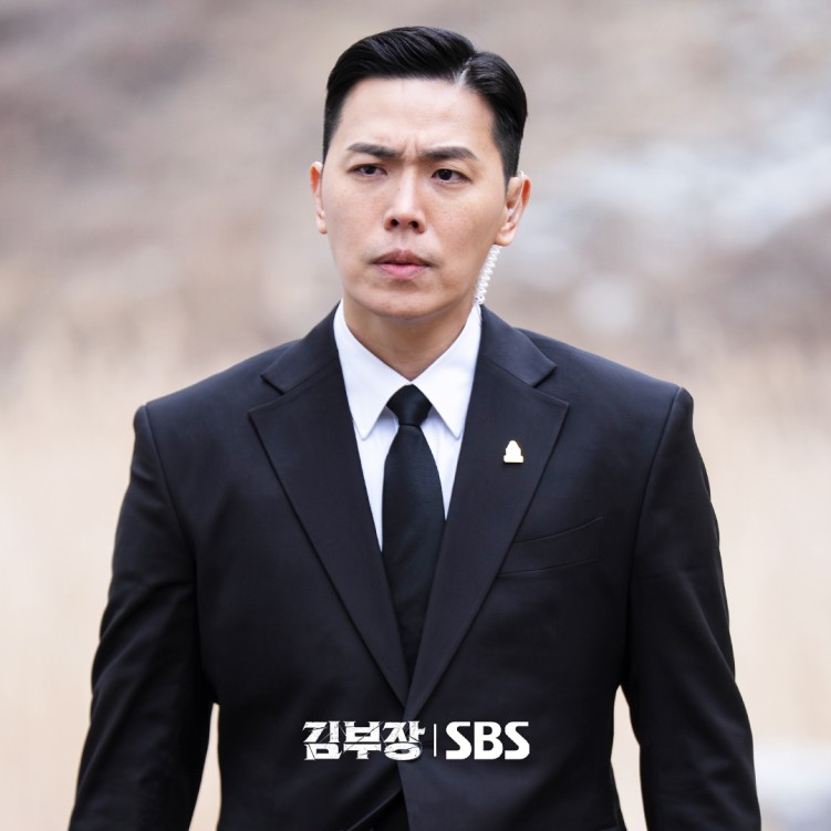 Lee Dong-ha in Agent Kim Reactivated
