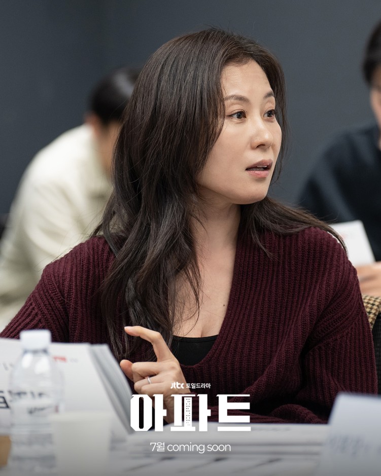 Moon So-ri in script reading scene for JTBC's The Apartment Job