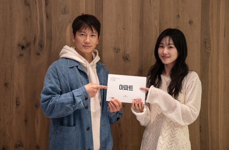 Ji Sung and Ha Yun-kyung in script reading scene for JTBC's The Apartment Job