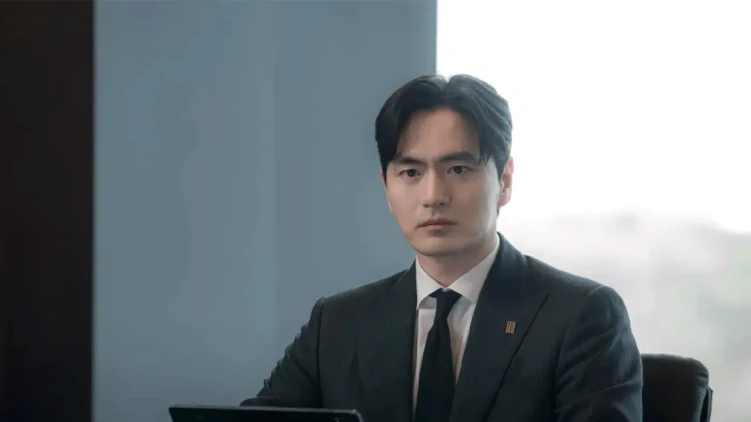 Lee Jin-wook in Beyond the Bar