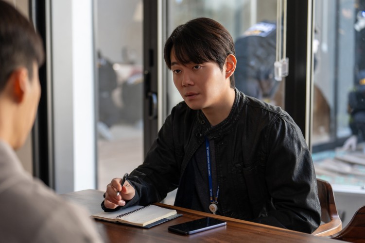 Ryu Kyung-soo cameo in Bloodhounds 2