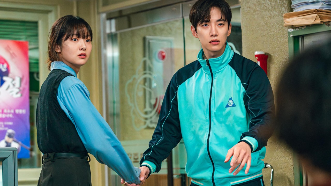 Cashero: New Stills Spotlight Lee Jun-ho and Kim Hye-jun in Everyday Heroics Ahead of Netflix Premiere