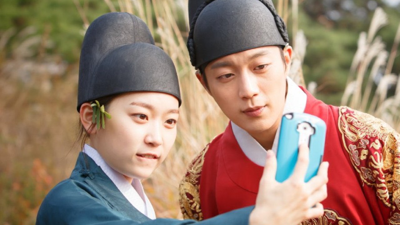 'Splash Splash Love' Stars Kim Seul-gi & Yoon Doo-joon Reunite for Heartwarming Romance in 'The Catstody War'