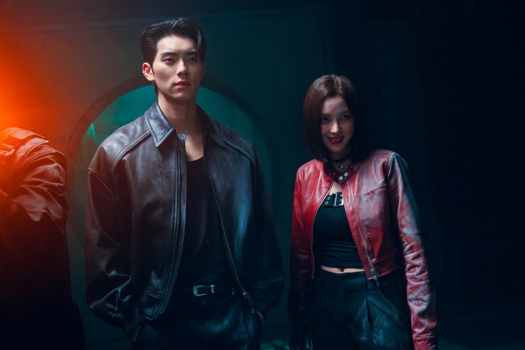 Lee Chae-min and Kang Han-na in Cashero