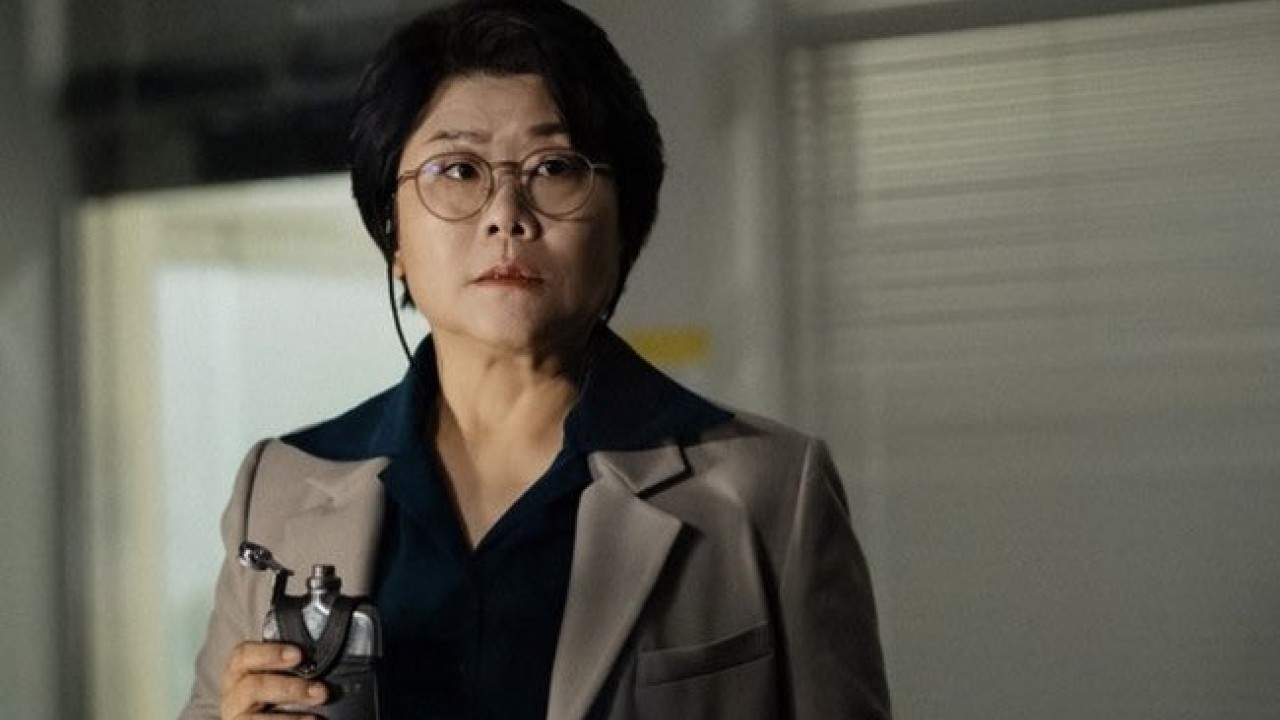 Lee Jung-eun Partners With Kim Ji-won as a Shrewd Deal-Maker in Doctor X
