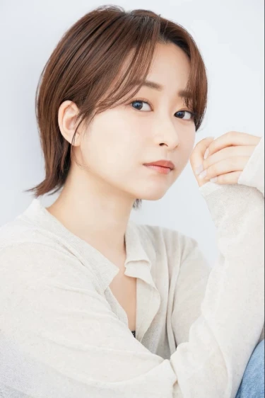 Maki Kawase as Nana Komatsu in The Food Diary of Miss Maid