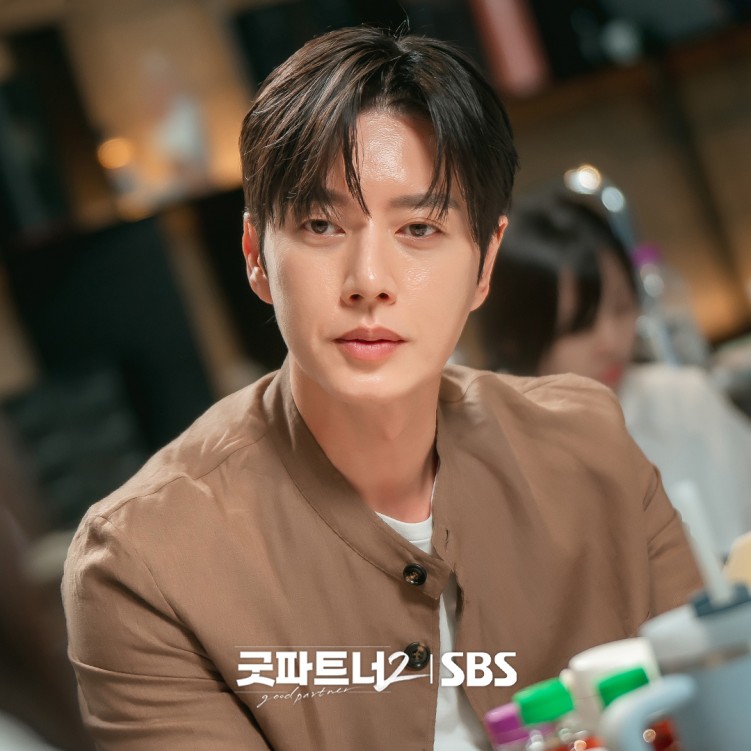 Park Hae-jin in Good Partner 2 script reading