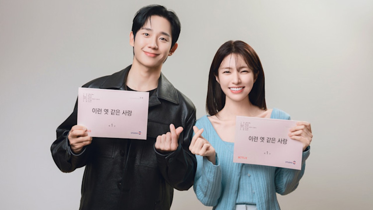 New Netflix Rom-Com Lovestuck Stars Jung Hae-in & Ha Young in a Sweet, Quirky Love Story