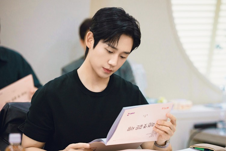 Jung Hae-in in new rom-com series 'Lovestuck'