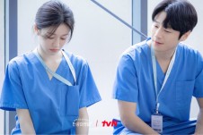 Go Youn-jung and Jung Joon-won in Resident Playbook