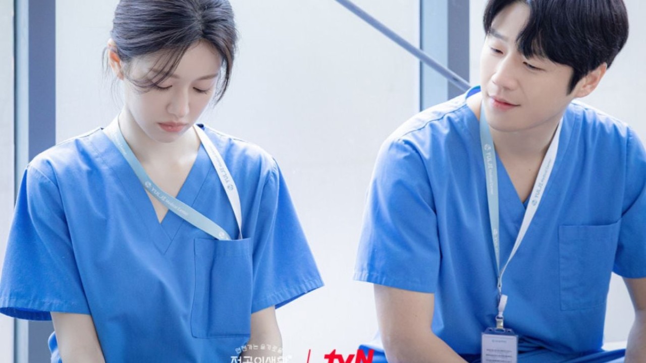 Go Youn-jung Addresses Age Gap Concerns in Resident Playbook Romance, Praises Co-Star Jung Joon-won