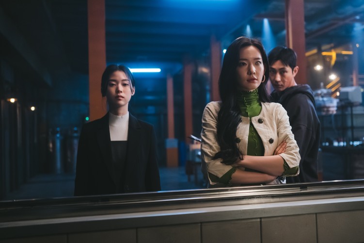 Jung Yi-seo, Choi Yoon-ji, and Bae Na-ra as the Wunderkinder in The WONDERfools