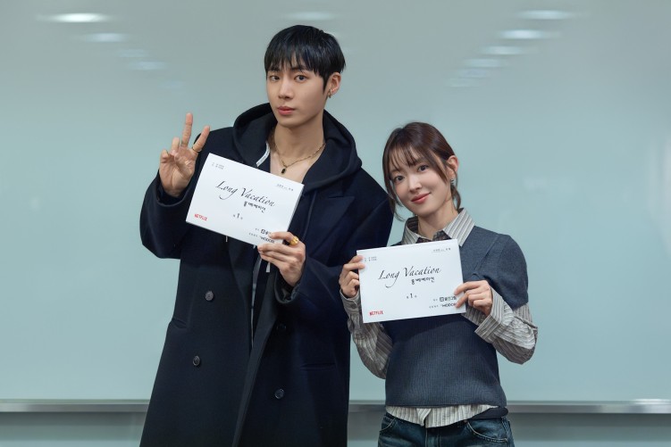 Choo Young-woo and Lee Se-young in script reading for Netflix's Long Vacation