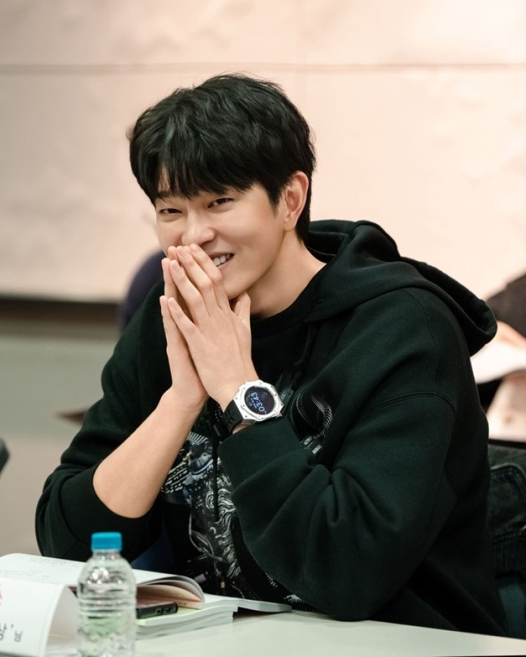 Love O’Clock production photo