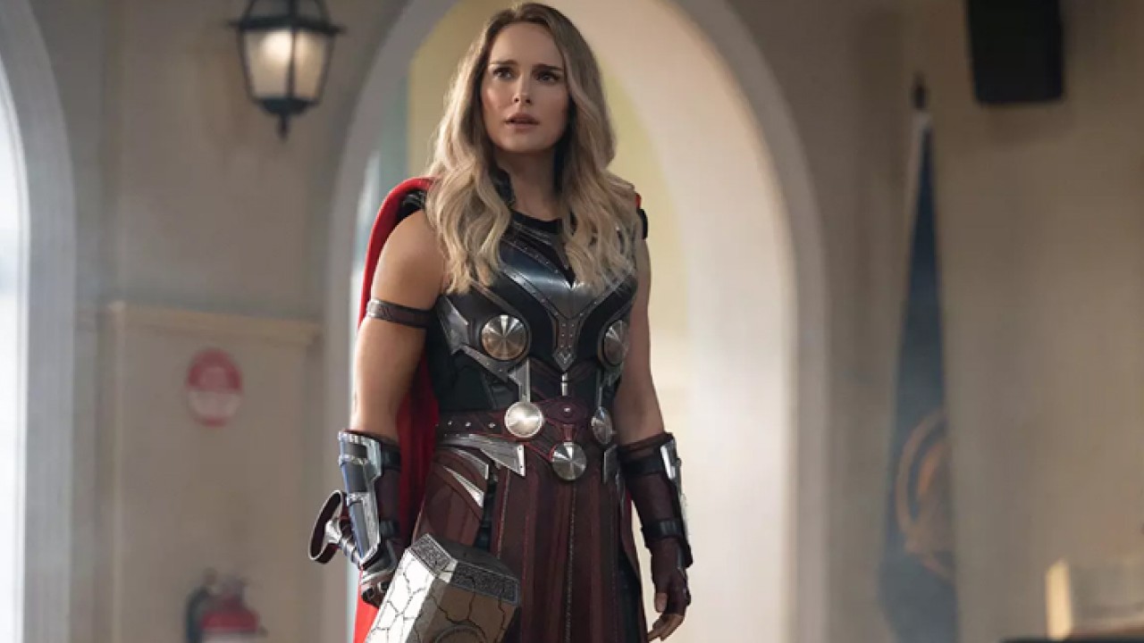Marvel Actress Natalie Portman Confirms Having an Actual Thor Hammer