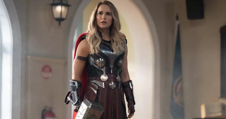 Marvel Actress Natalie Portman Confirms Having an Actual Thor Hammer