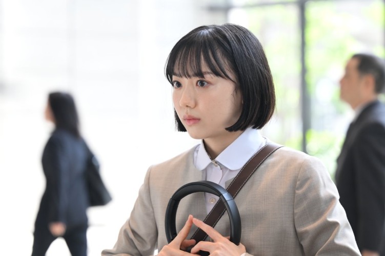 Mana Ashida in Extraordinary Attorney Minami