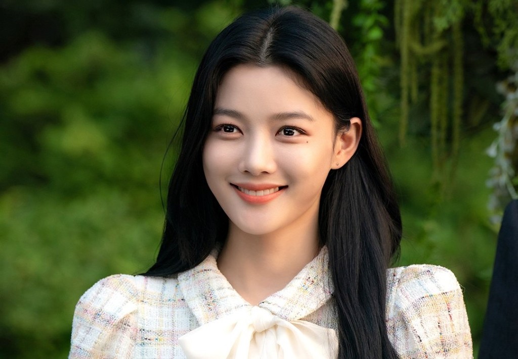 My Demon New Stills Introduce the Characters in Kim Yoo Jung's Life