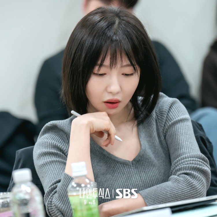 Joo Hyun-young in Nine to Six
