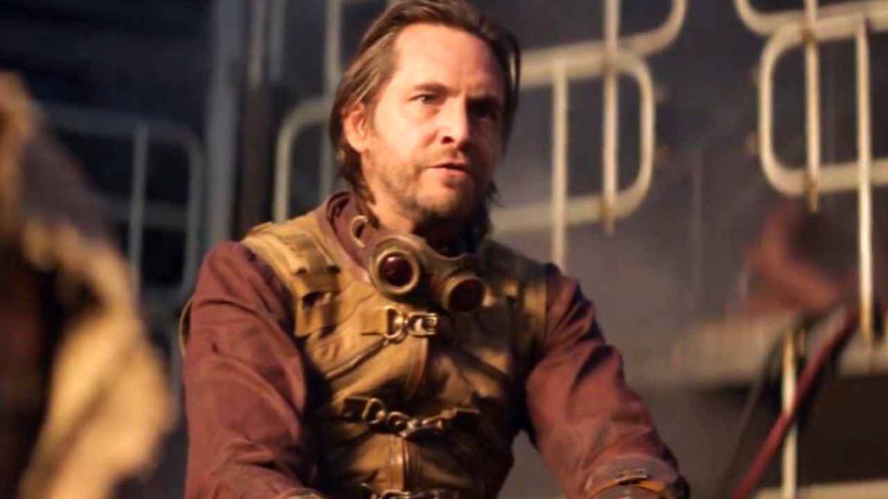 Deadpool & Wolverine Star Aaron Stanford Reveals Which Pyro Variant is in the MCU Movie