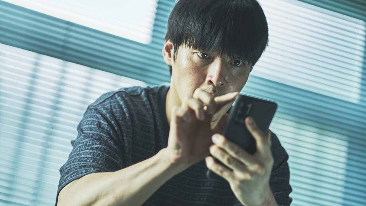 Netflix Drops Intense New Trailer for "Wall to Wall", Starring Kang Ha-neul