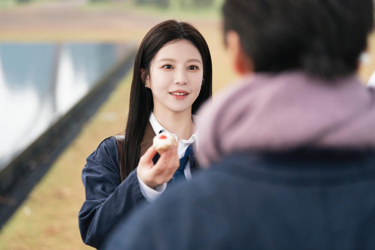 Kim Seon-ho and Go Youn-jung in Can This Love Be Translated?