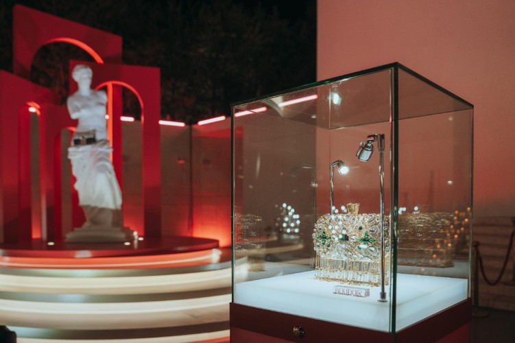 The Art of Sarah set photo