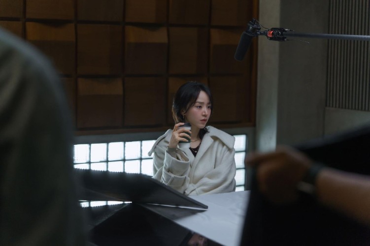 The Art of Sarah set photo