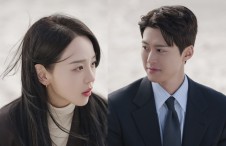 Shin Hye-sun and Gong Myoung in Filing For Love