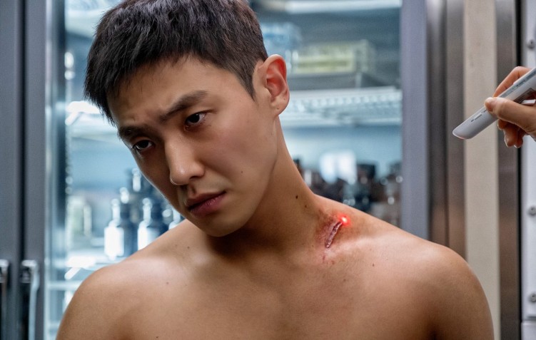 Lee Joon in Netflix's The Silent Sea