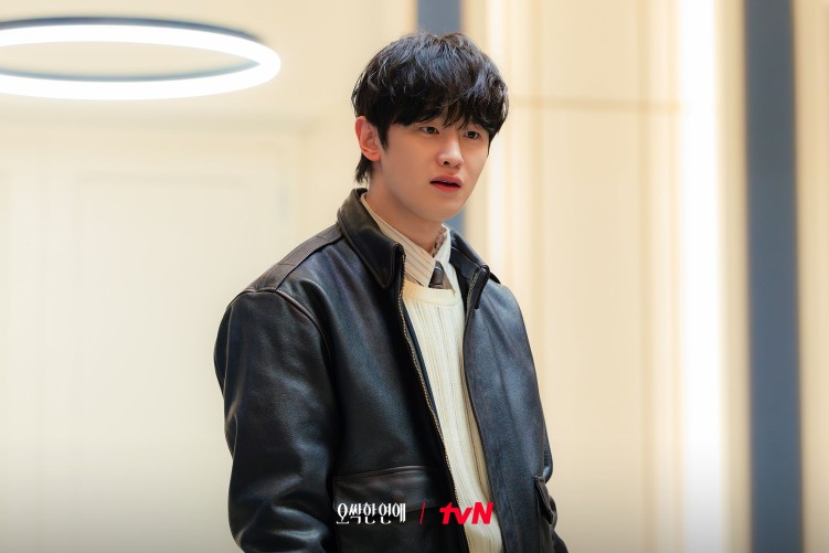 Kim Do-wan as Park Seung-jae in Spooky in Love
