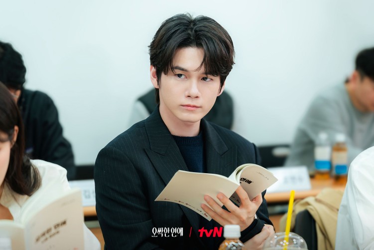 Ong Seong-wu in script reading for Spooky in Love