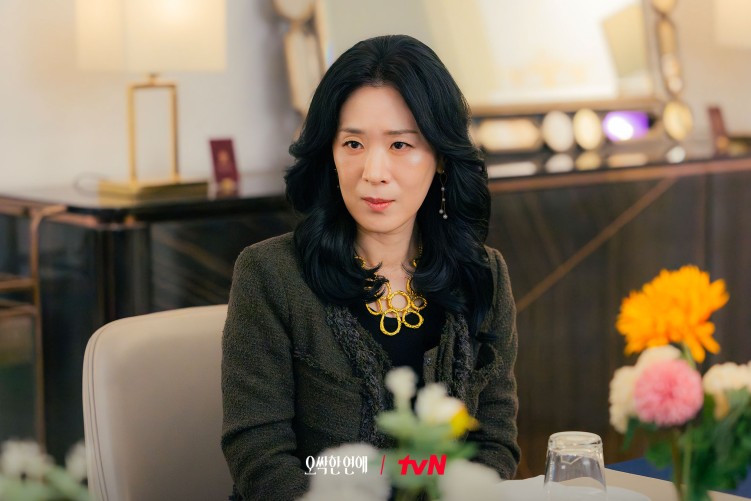 Baek Ji-won as Ok Gye-hee in Spooky in Love