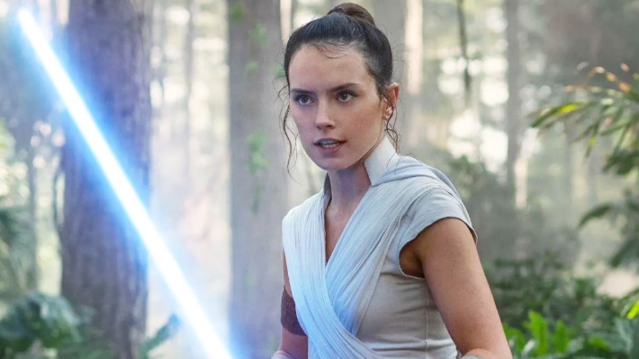 Daisy Ridley's Star Wars Movie Sets Filming Commencement