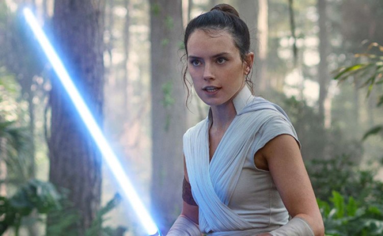 What are the confirmed details for Daisy Ridley's Star Wars movie?