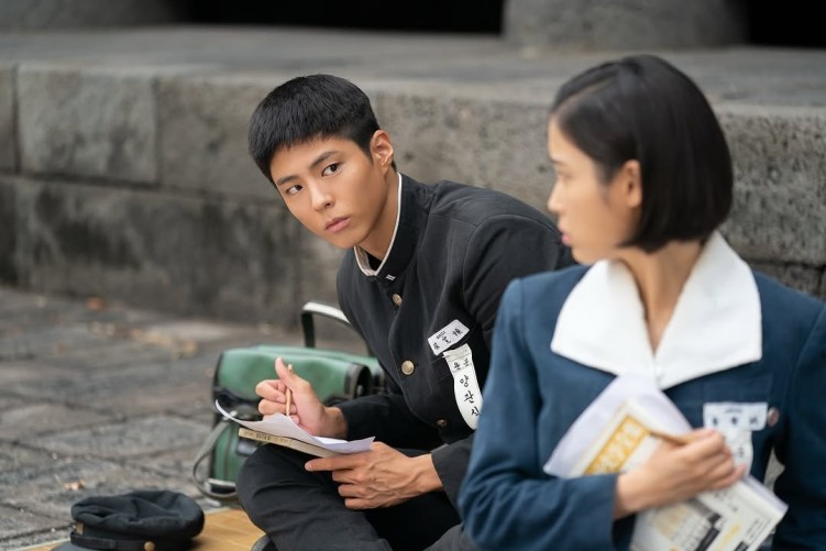 IU and Park Bo-gum in When Life Gives You Tangerines