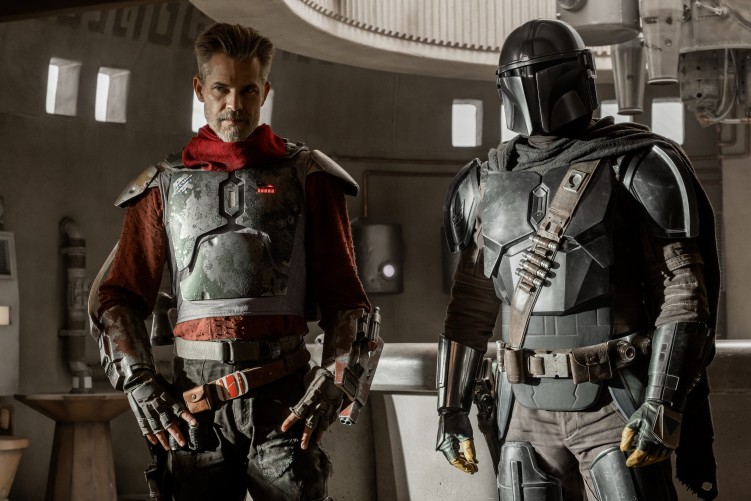 Cobb Vanth and Din Djarin in The Mandalorian