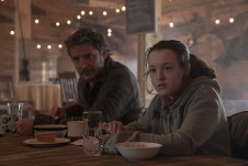 Pedro Pascal and Bella Ramsey in The Last of Us